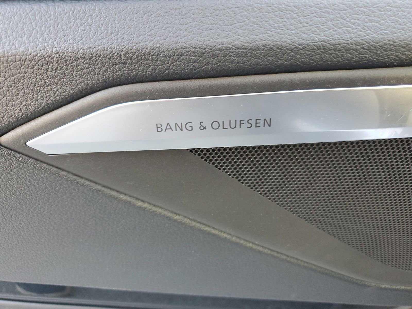 Used 2024 Audi Q8 e-tron Premium Plus w/ Premium Plus Package image 22