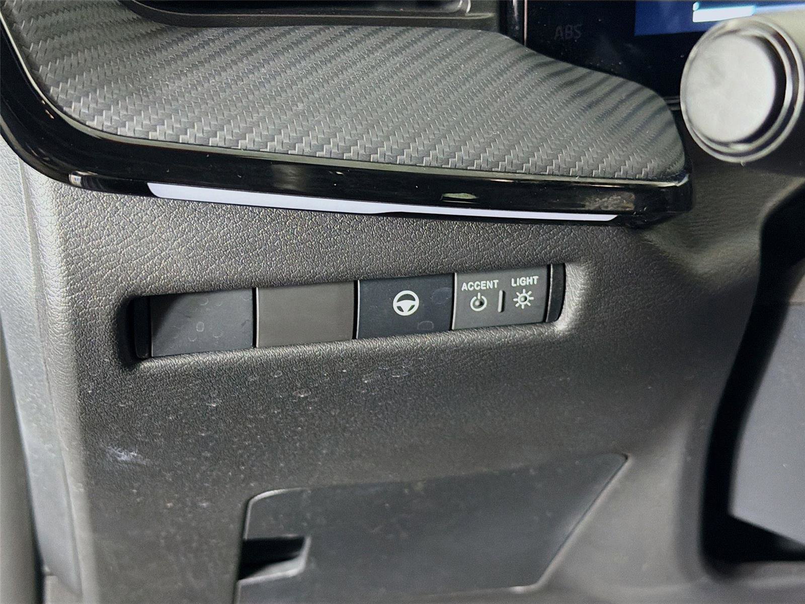 Used 2025 Nissan Kicks SR w/ Illumination Package AWD/4WD image 10