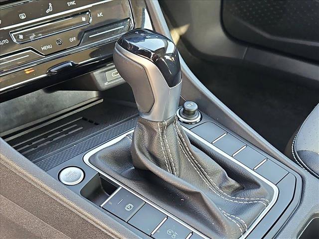 Used 2025 Volkswagen Jetta SE image 9