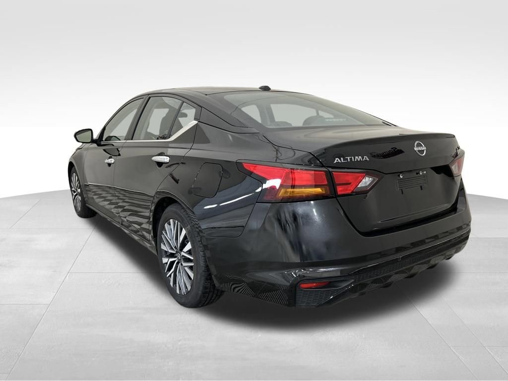 Used 2024 Nissan Altima 2.5 SV image 3