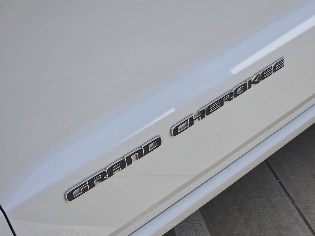 Used 2017 Jeep Grand Cherokee Overland AWD/4WD image 11
