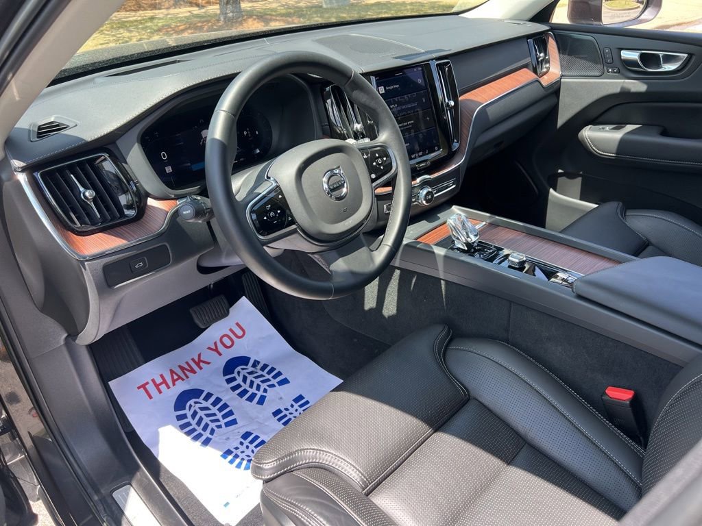 Used 2023 Volvo XC60 B5 Ultimate w/ Protection Package Premier FWD image 15