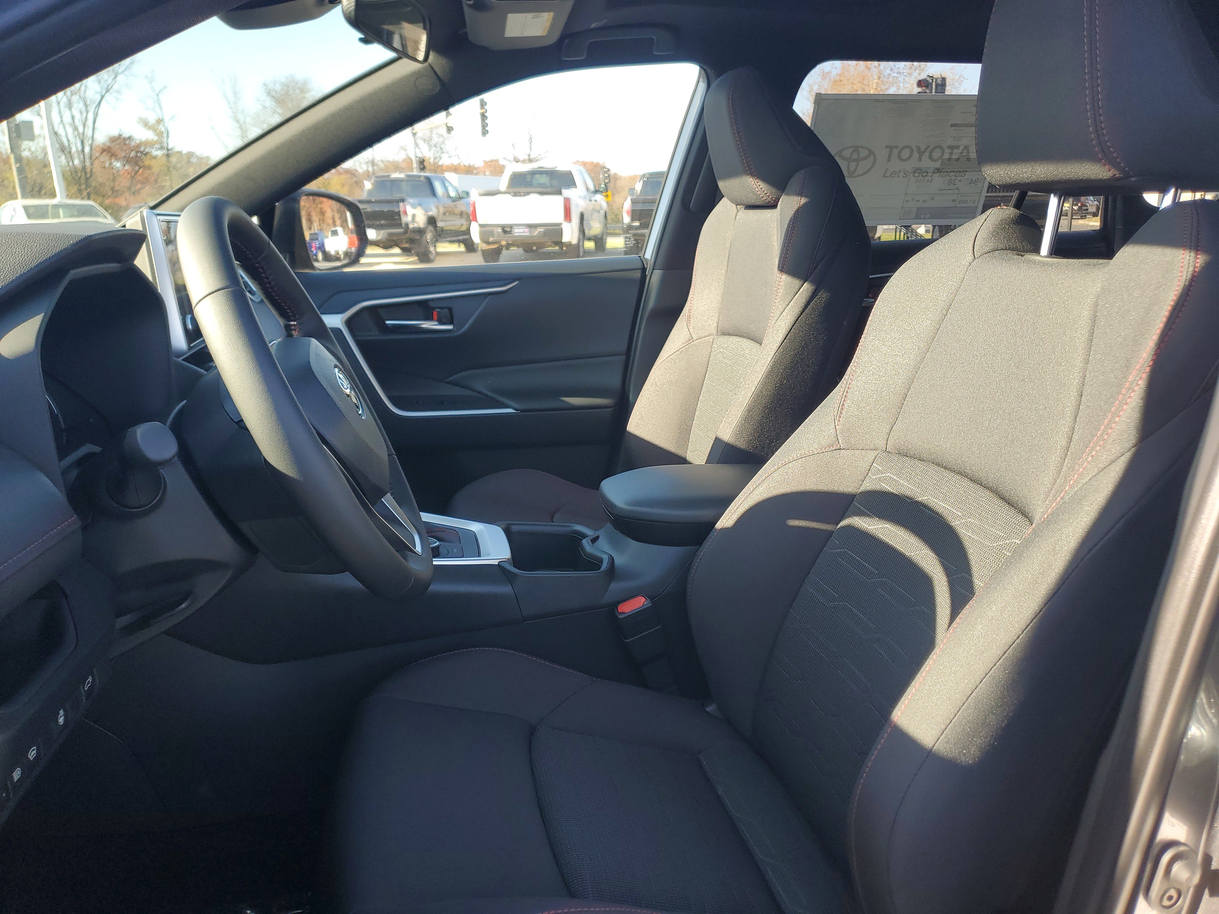 New 2025 Toyota RAV4 SE image 18