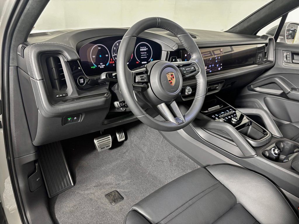 New 2026 Porsche Cayenne GTS AWD/4WD image 4