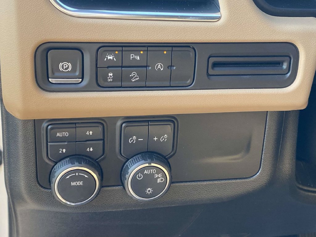 Used 2024 Chevrolet Tahoe Premier AWD/4WD image 19