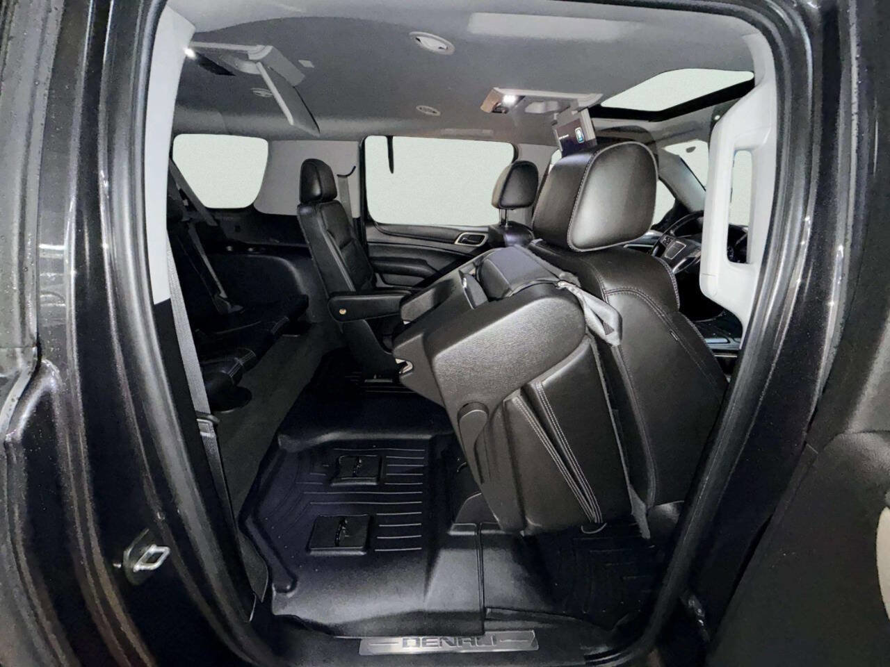 Used 2018 GMC Yukon XL Denali w/ Open Road Package AWD/4WD image 32