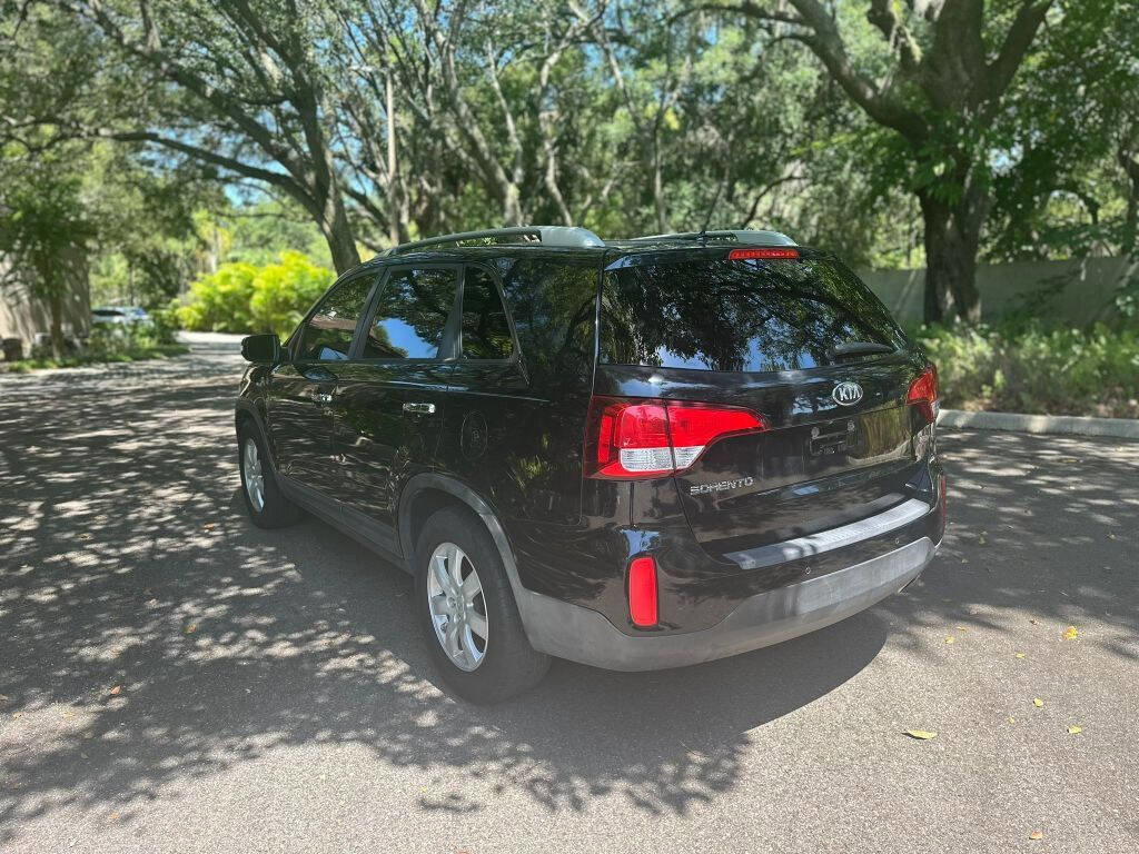 Used 2014 Kia Sorento LX image 4