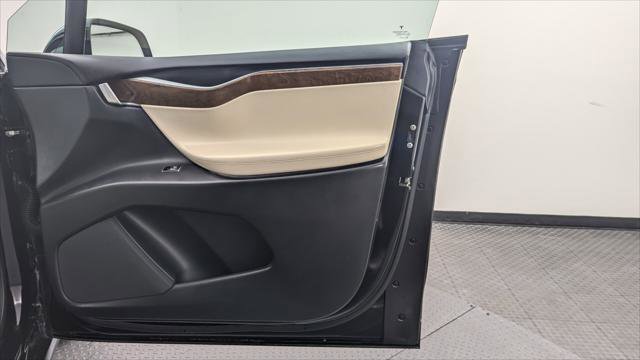 Used 2017 Tesla Model X 75D image 19