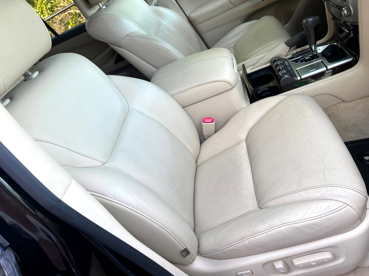 Used 2013 Lexus LX 570 4WD w/ Luxury Pkg image 21