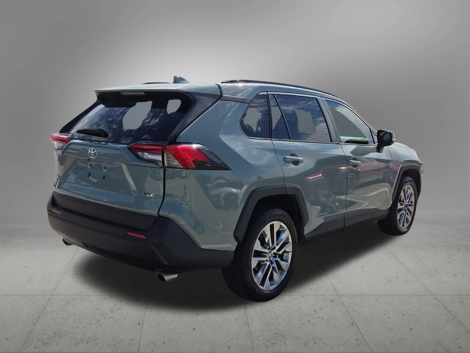 Used 2020 Toyota RAV4 XLE Premium FWD image 6