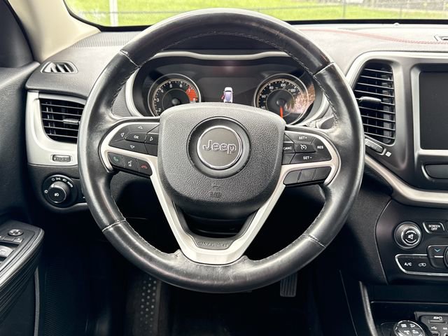 Used 2016 Jeep Cherokee Trailhawk AWD/4WD image 10