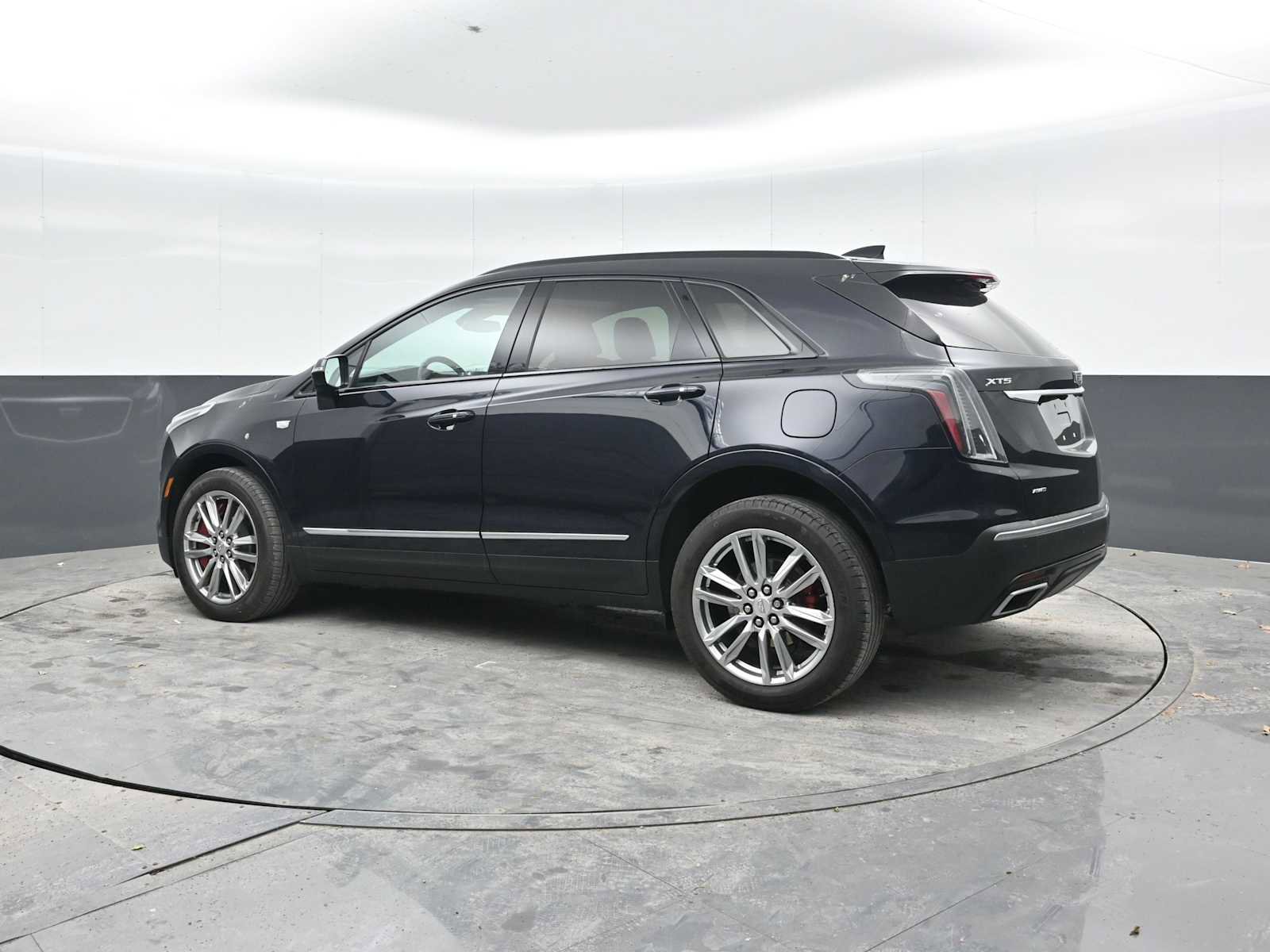Used 2022 Cadillac XT5 Sportv AWD/4WD image 2