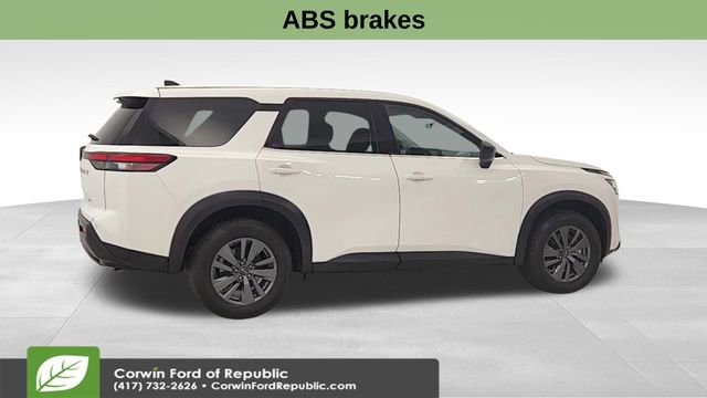 Used 2024 Nissan Pathfinder S image 9