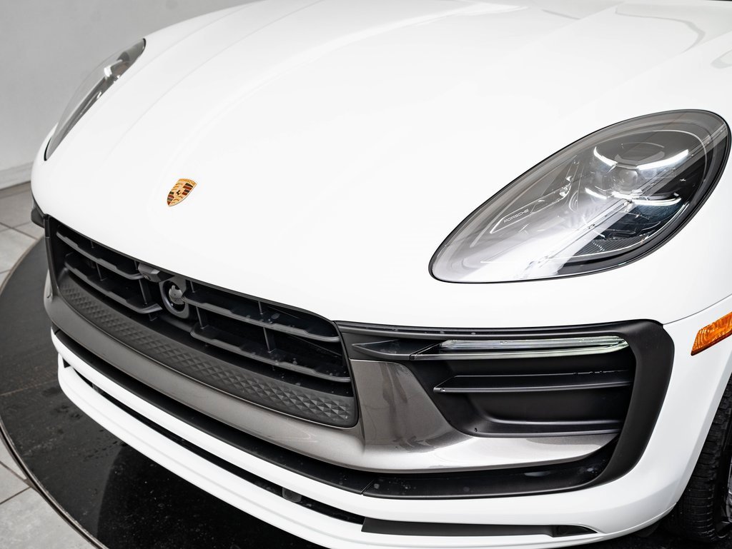 Certified 2025 Porsche Macan Turbo image 13