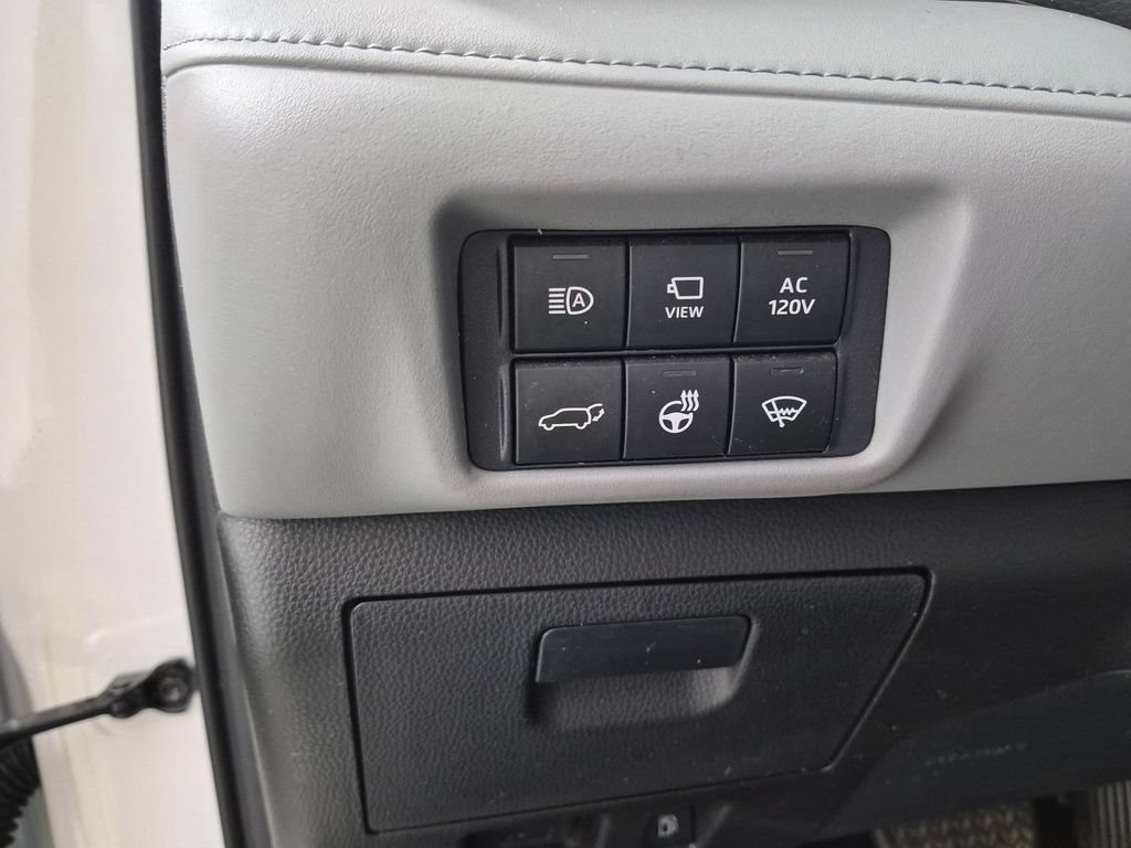 Used 2021 Toyota Highlander Platinum FWD image 12