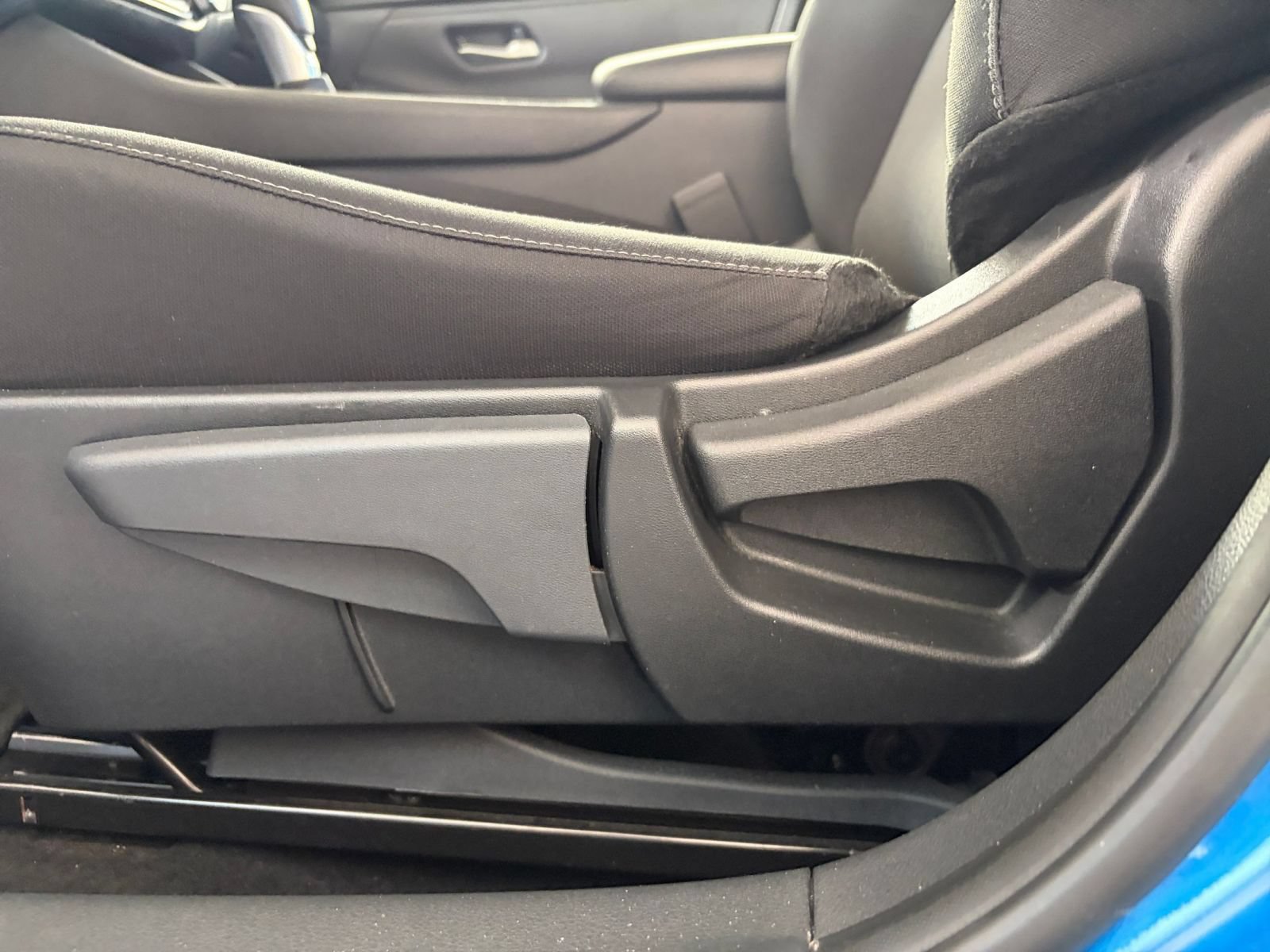 Used 2025 Nissan Sentra SV FWD image 21