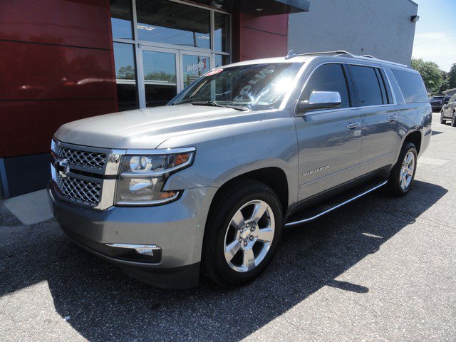 Used 2020 Chevrolet Suburban Premier w/ Premier 6.2L Value Package AWD/4WD image 2