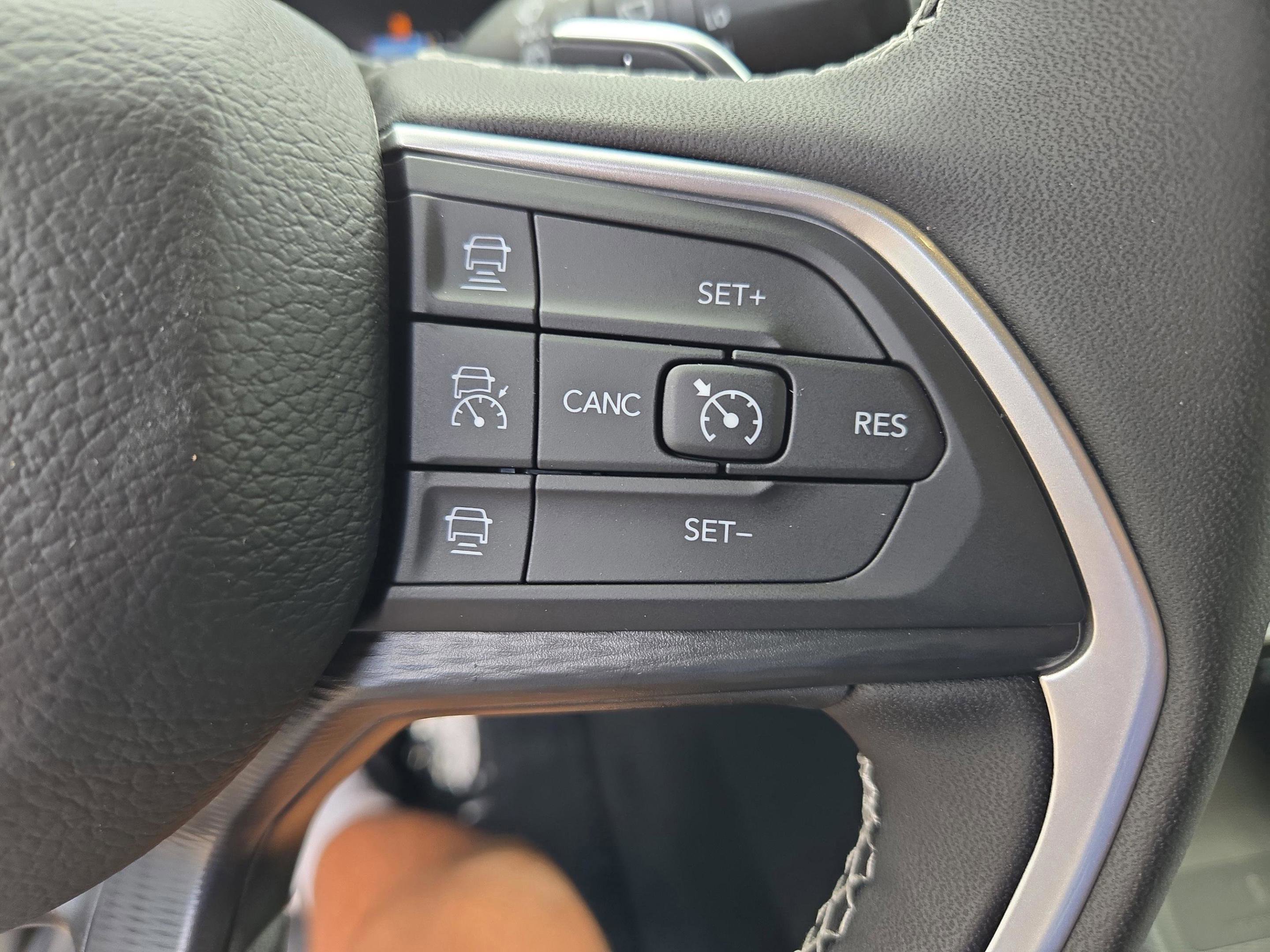 New 2025 Jeep Grand Cherokee L Altitude image 30