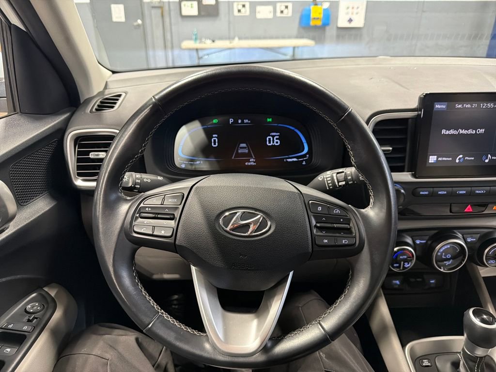 Used 2024 Hyundai Venue SEL image 12