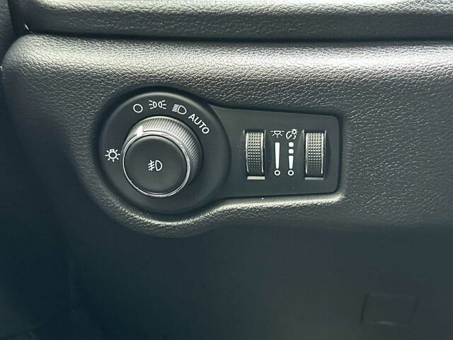 Used 2022 Chrysler Pacifica Touring-L w/ Uconnect Theater Family Group image 33