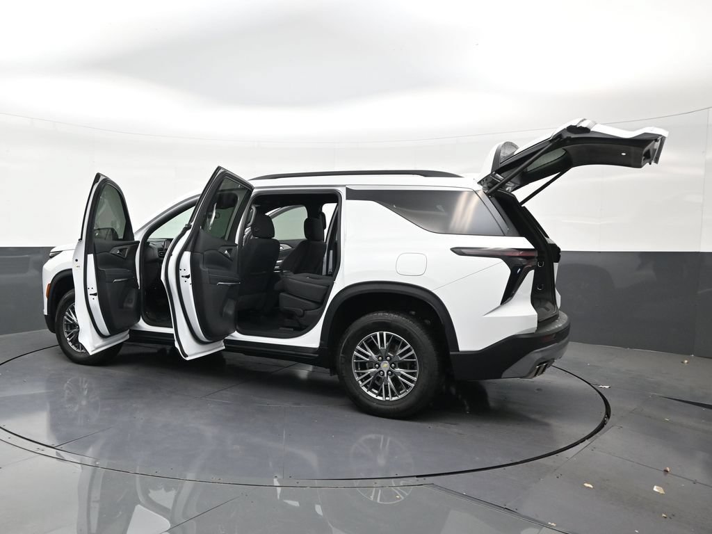 Used 2025 Chevrolet Traverse LT FWD image 31