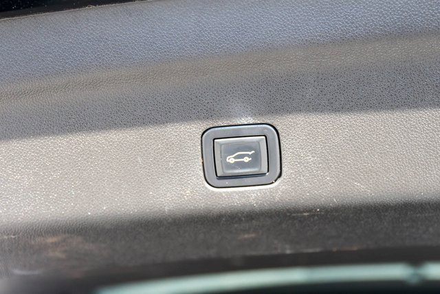 Used 2021 Chevrolet Suburban High Country image 11