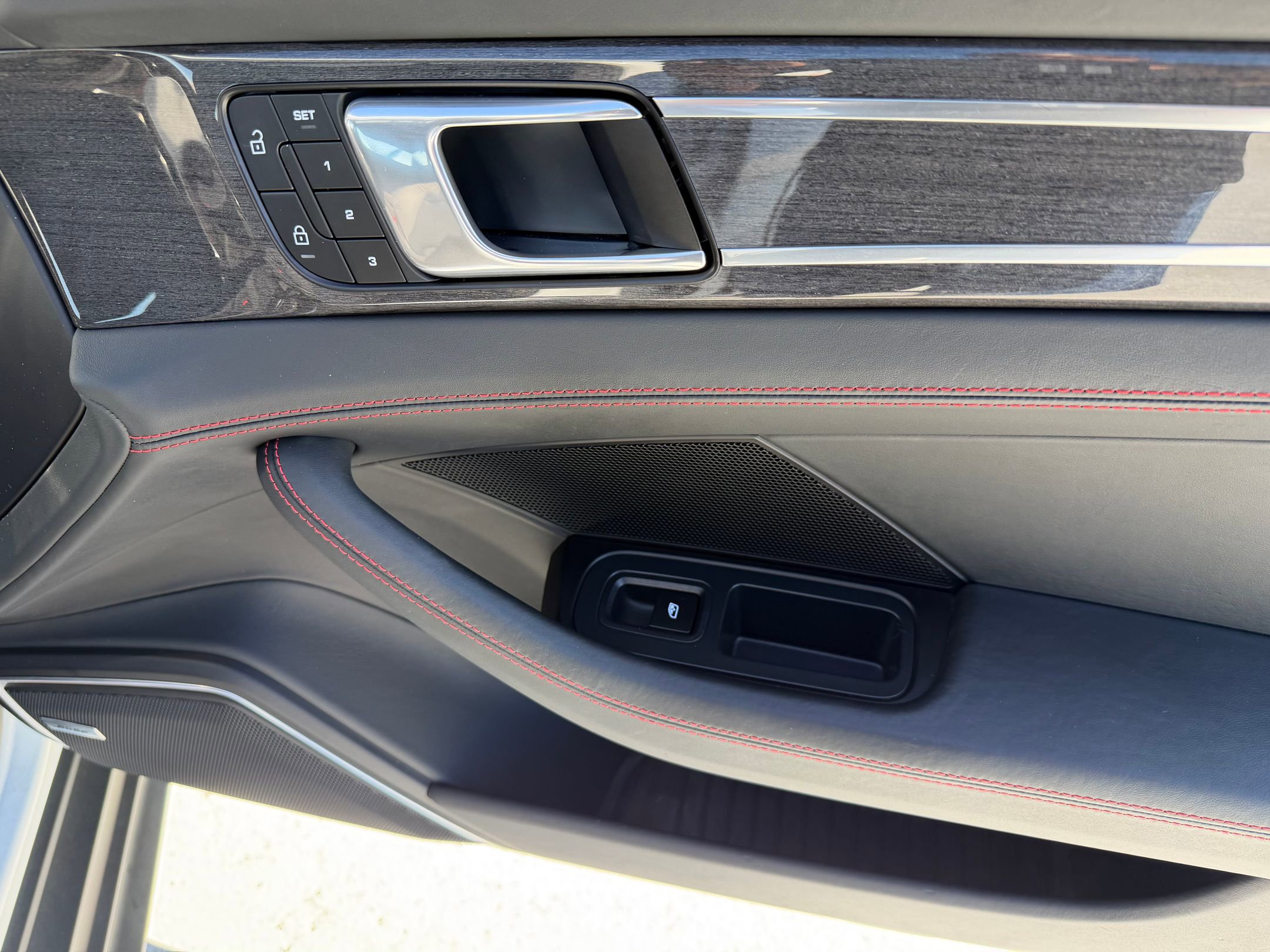 Certified 2023 Porsche Panamera 4 Platinum Edition image 17