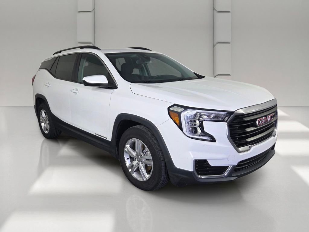 Used 2022 GMC Terrain SLE w/ Driver Convenience Package FWD image 2