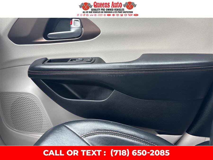 Used 2019 Chrysler Pacifica Touring-L image 23