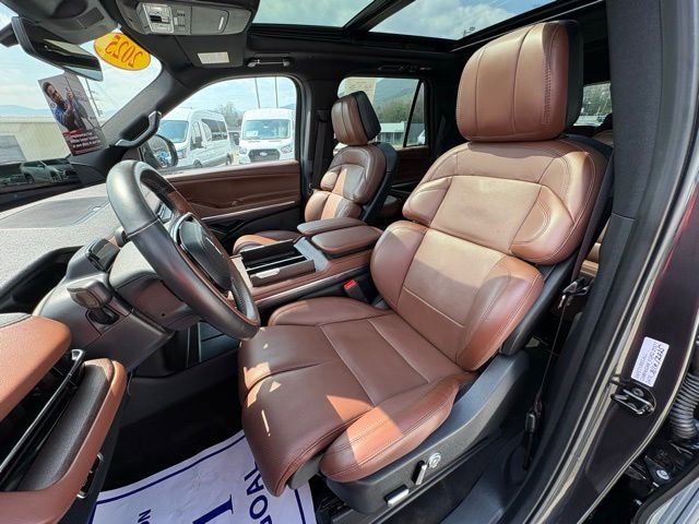 Used 2025 Lincoln Navigator Reserve image 30