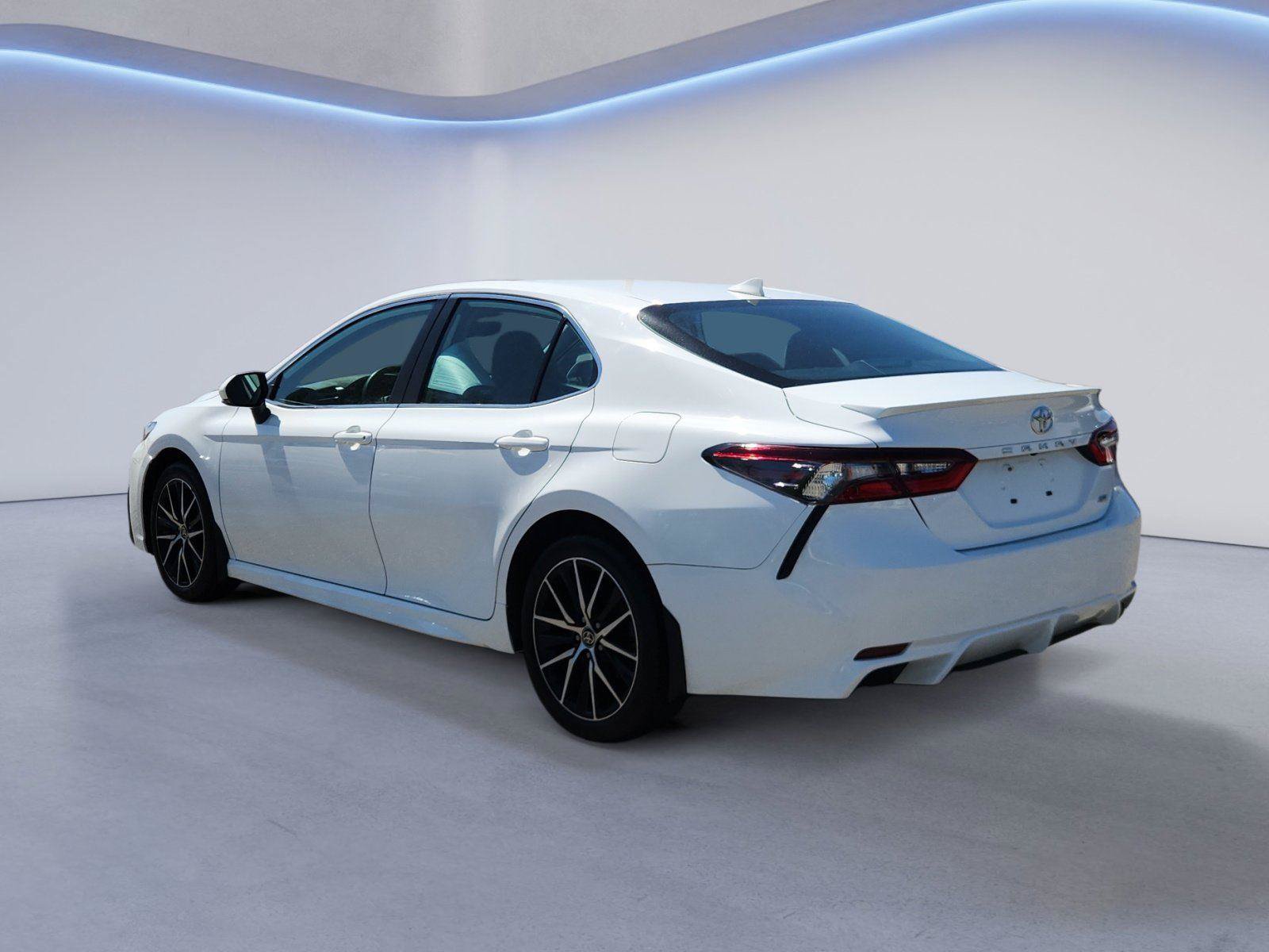 Used 2023 Toyota Camry SE FWD image 5