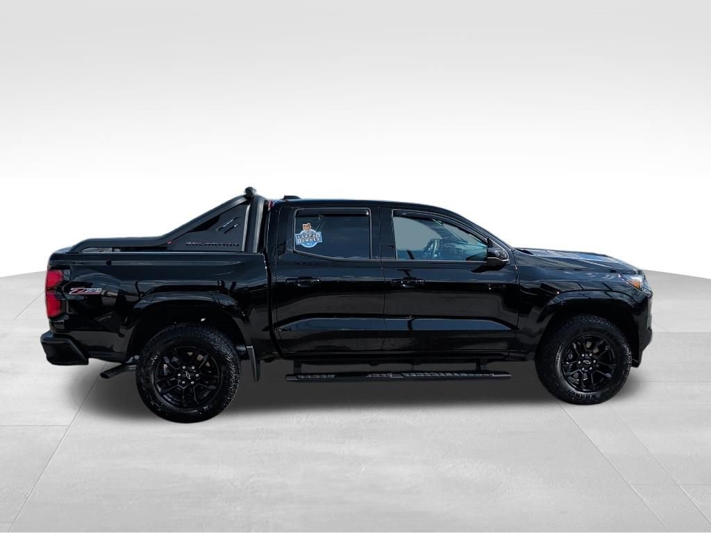 Used 2025 Chevrolet Colorado Z71 w/ Midnight Edition image 8