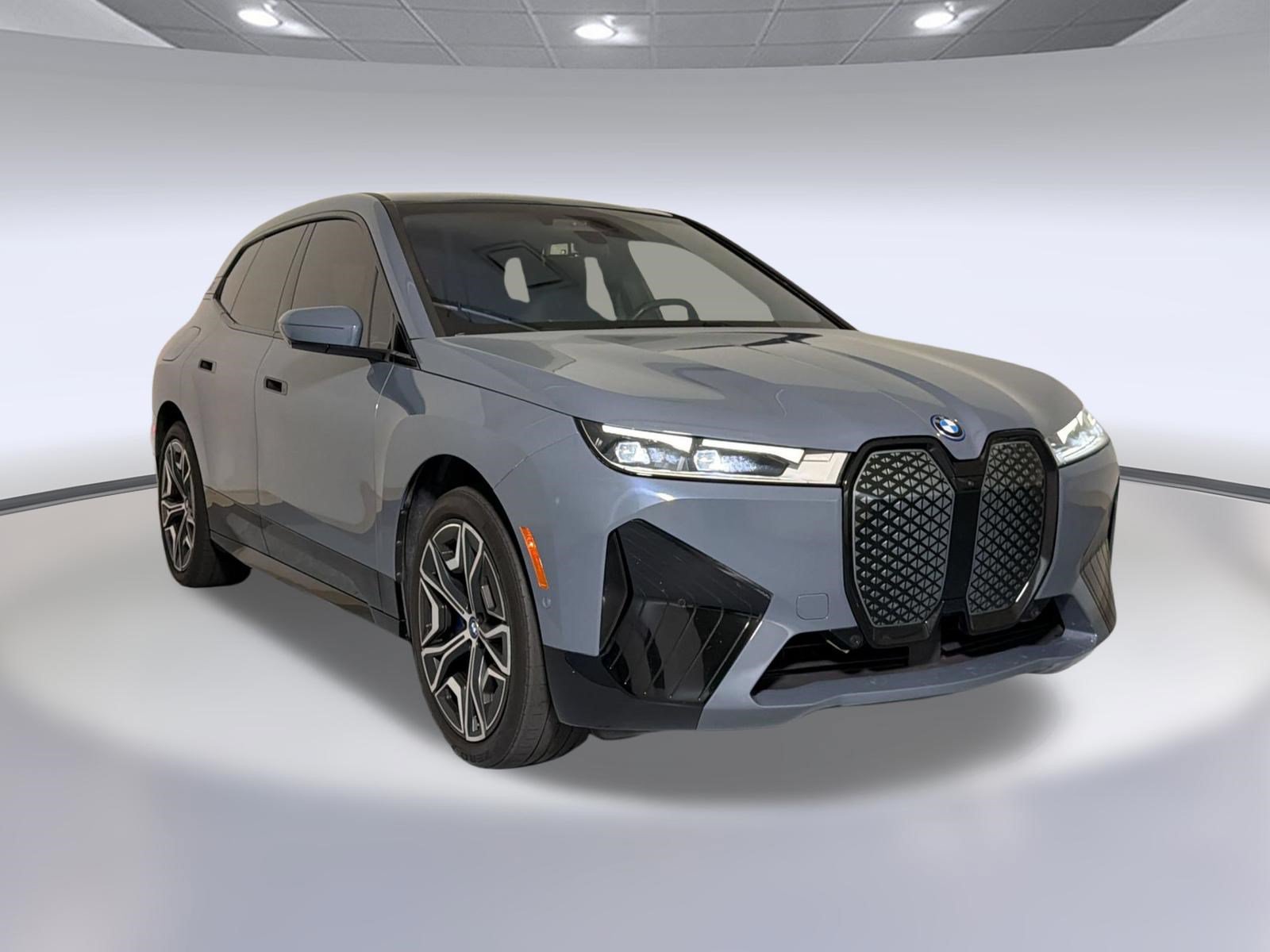 Used 2024 BMW iX xDrive50 w/ Premium Package AWD/4WD image 5