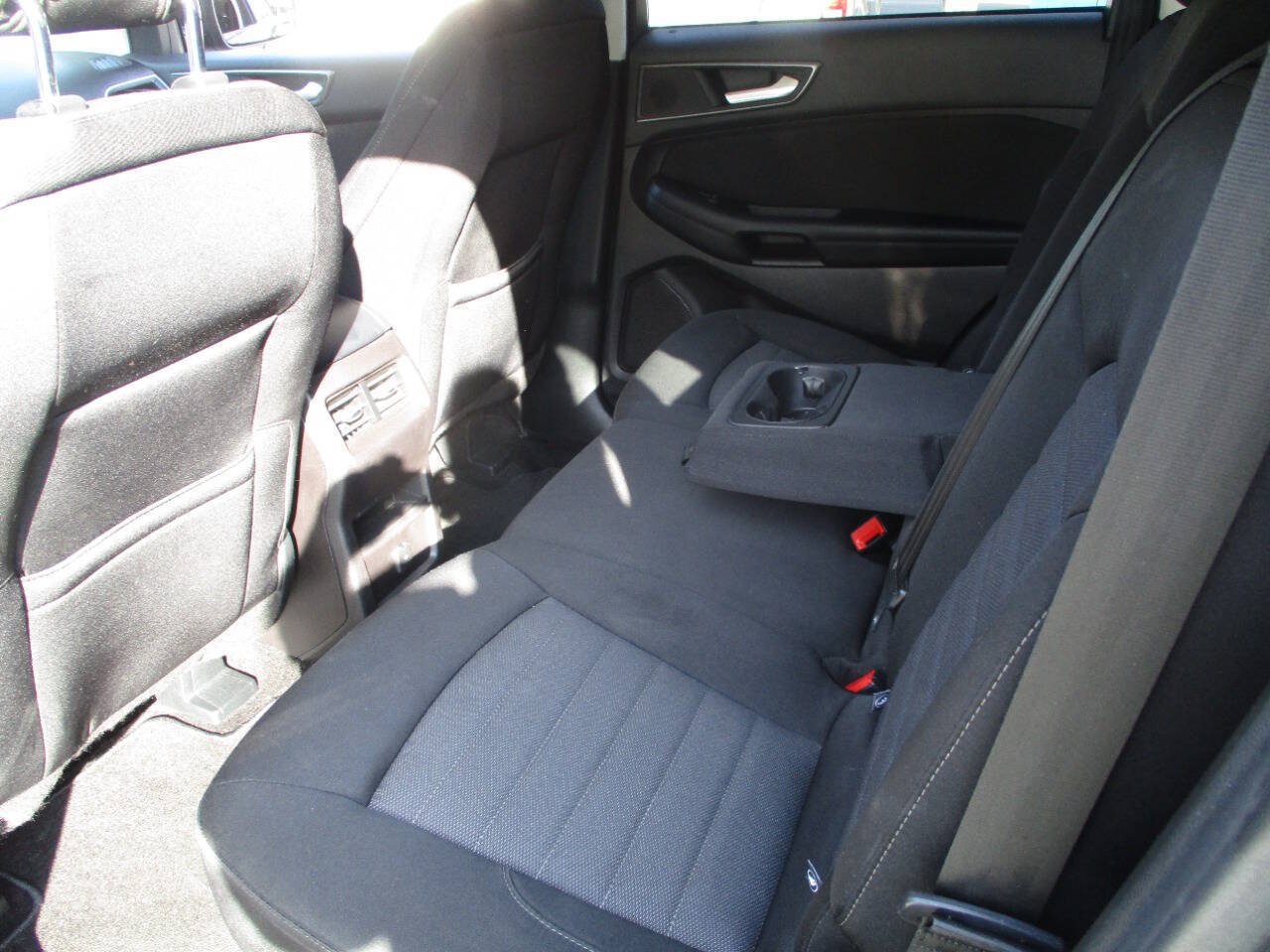 Used 2017 Ford Edge SE w/ Cargo Accessory Package FWD image 16