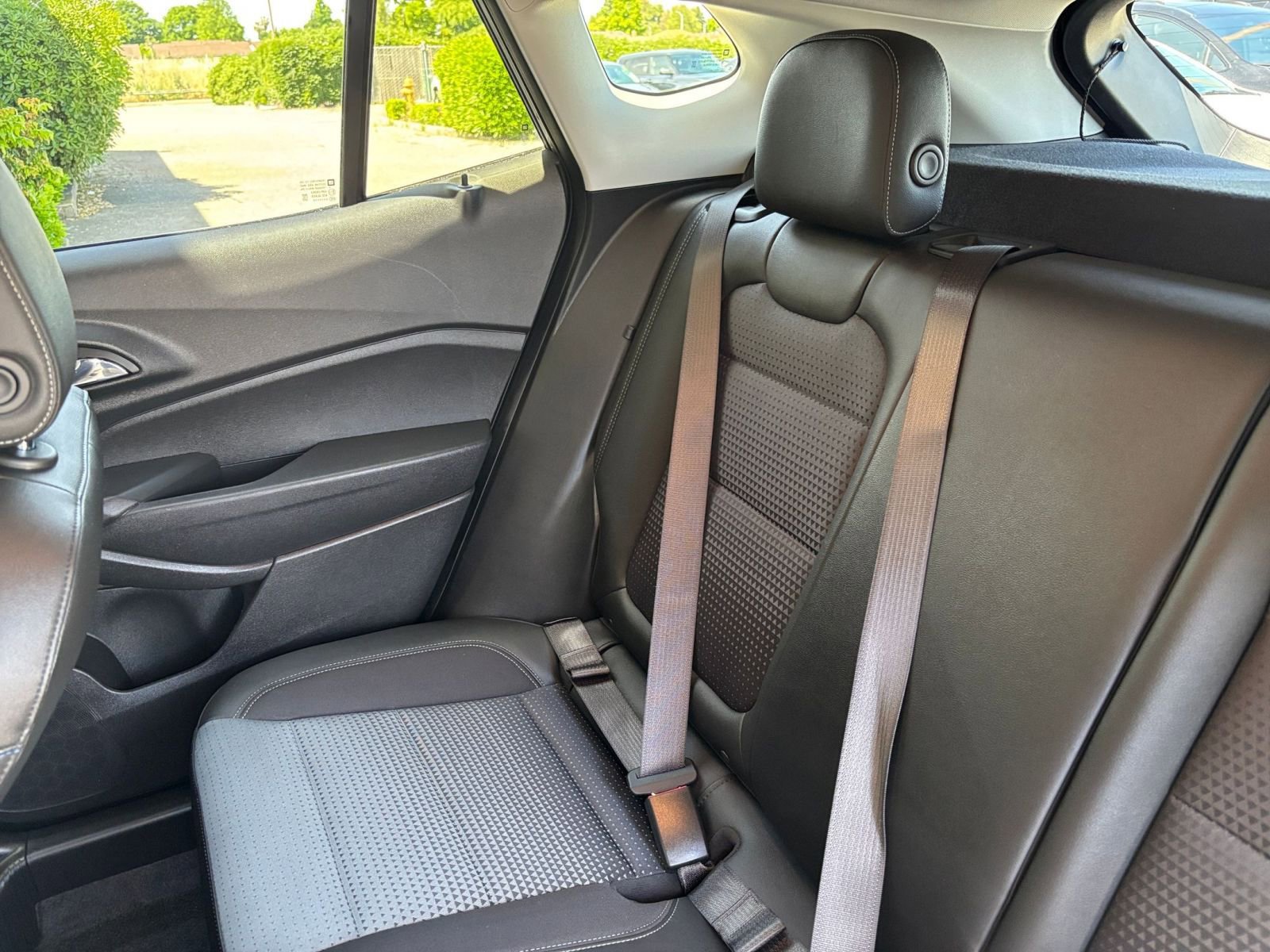 Used 2025 Chevrolet Trax LT FWD image 39