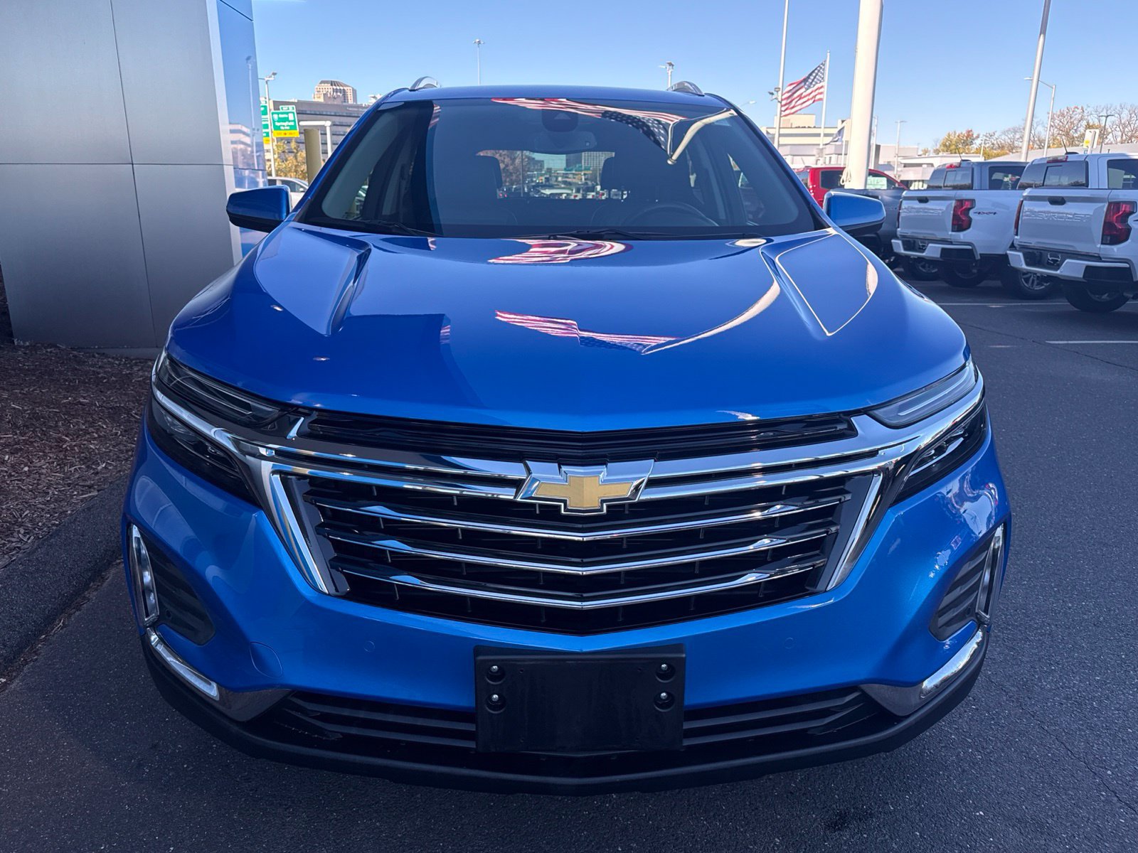 Used 2024 Chevrolet Equinox Premier AWD/4WD image 3