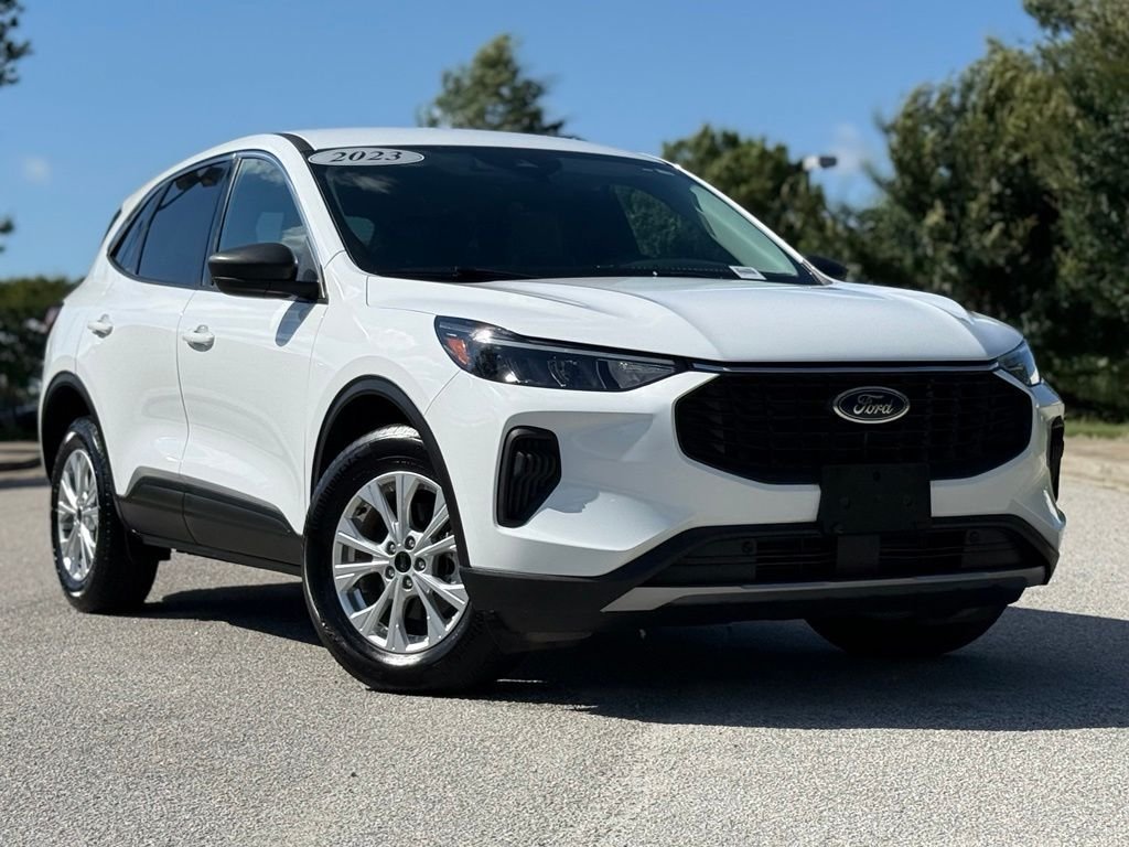 Used 2023 Ford Escape Active AWD/4WD image 2