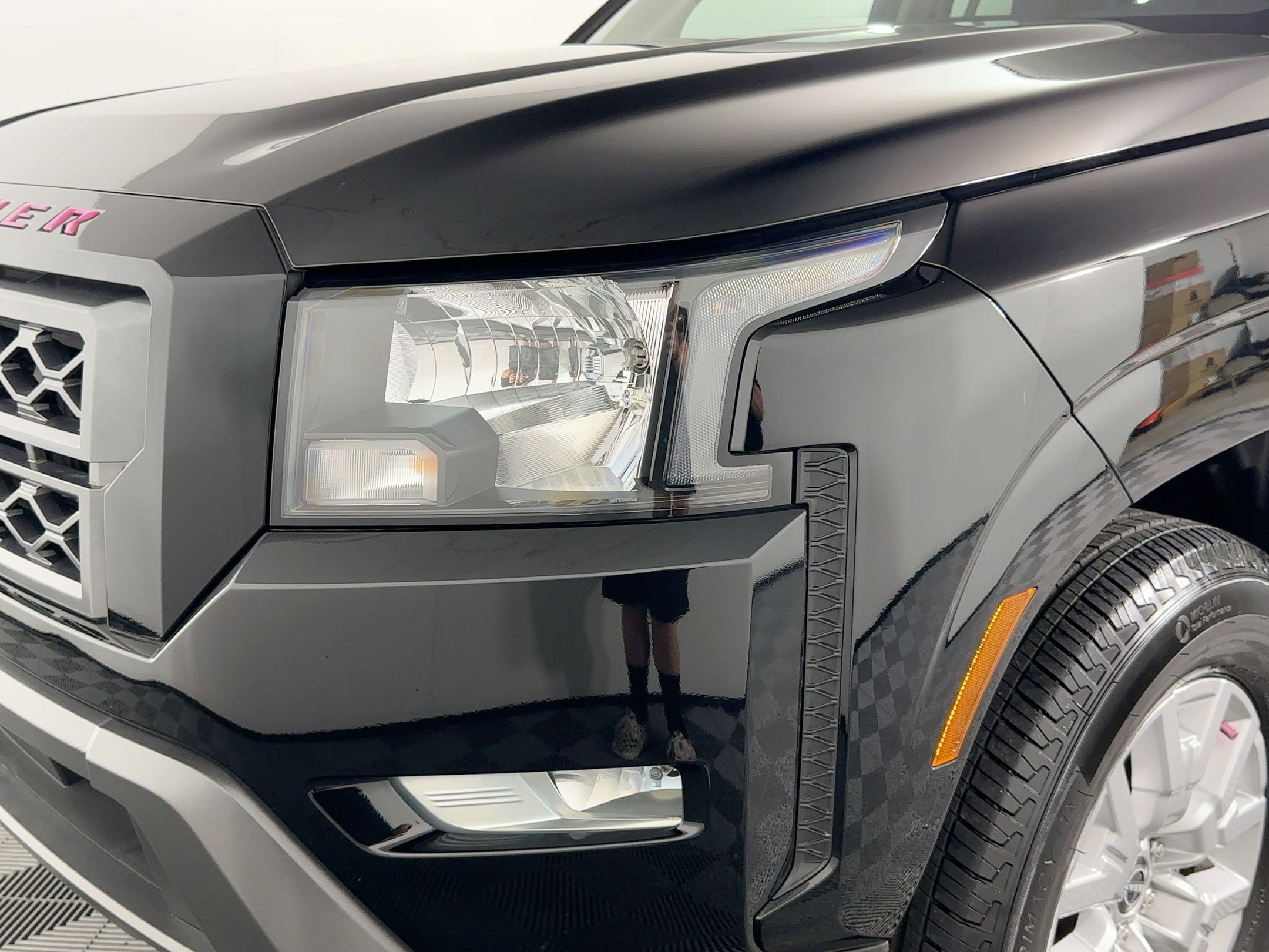 Used 2024 Nissan Frontier SV w/ SV Convenience Package image 10