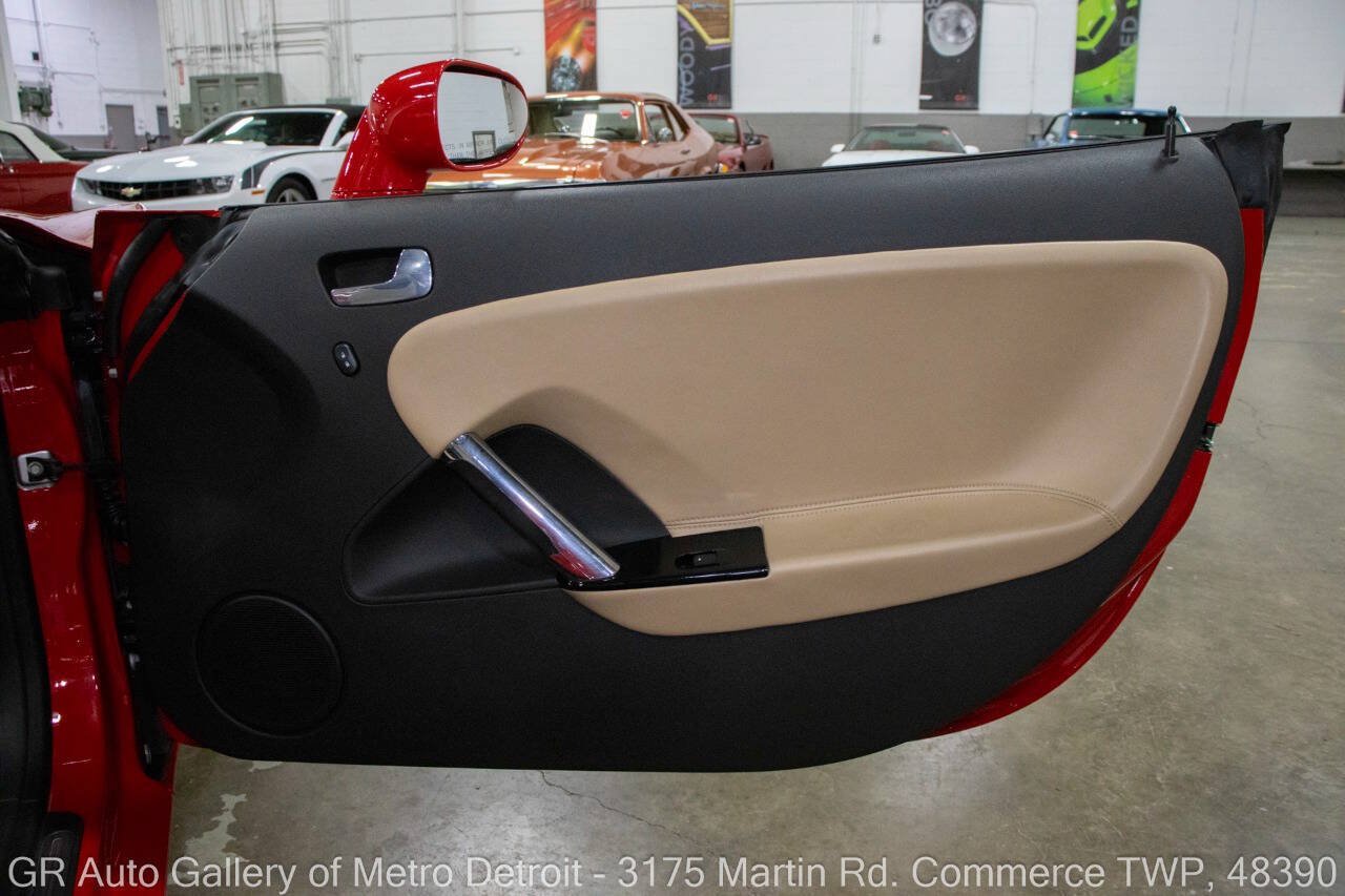 Used 2009 Saturn Sky Red Line RWD image 35