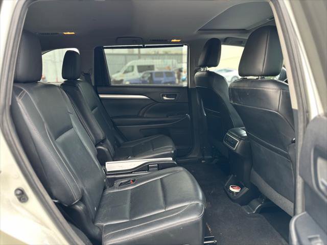 Used 2015 Toyota Highlander XLE image 25