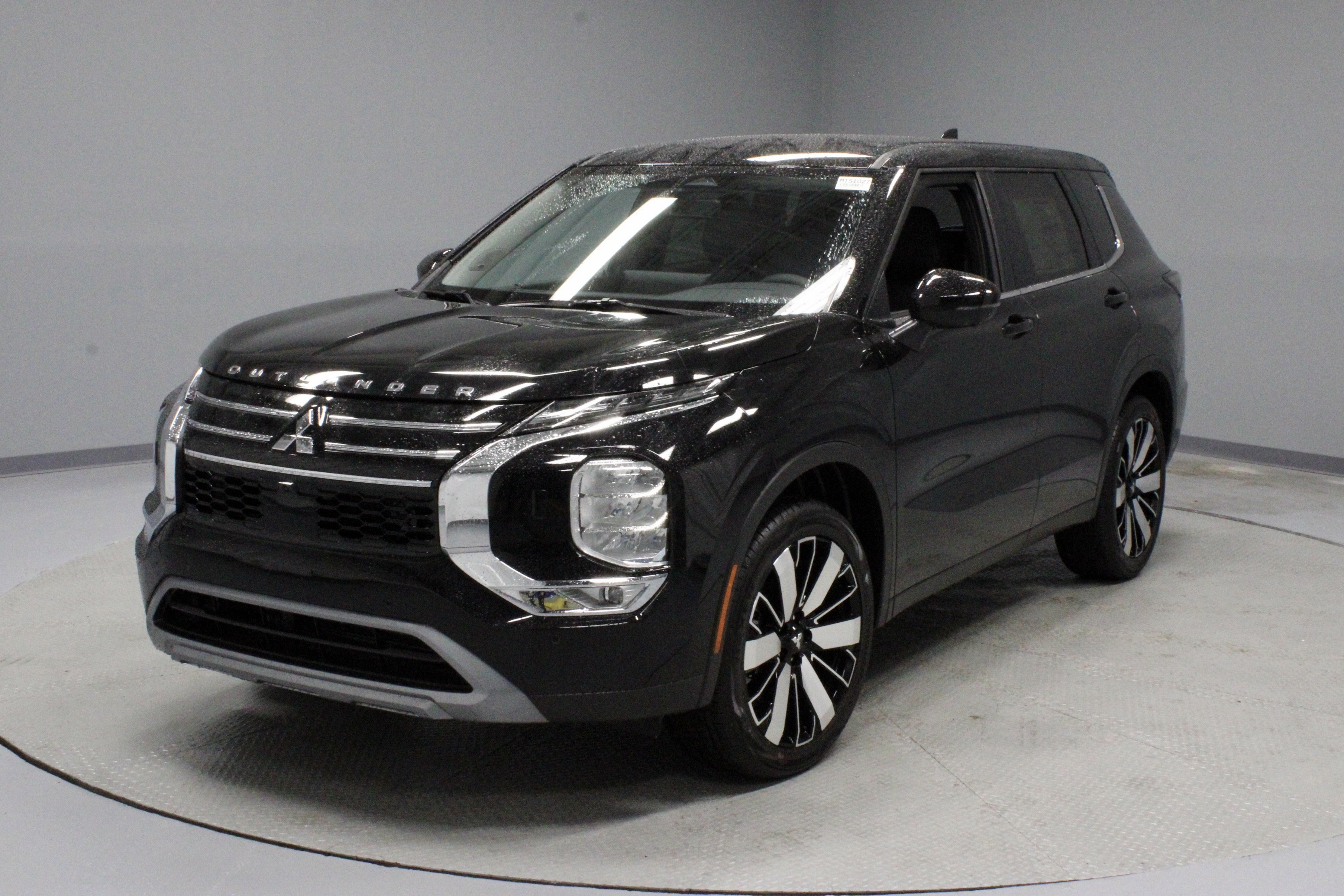 New 2025 Mitsubishi Outlander SE image 4