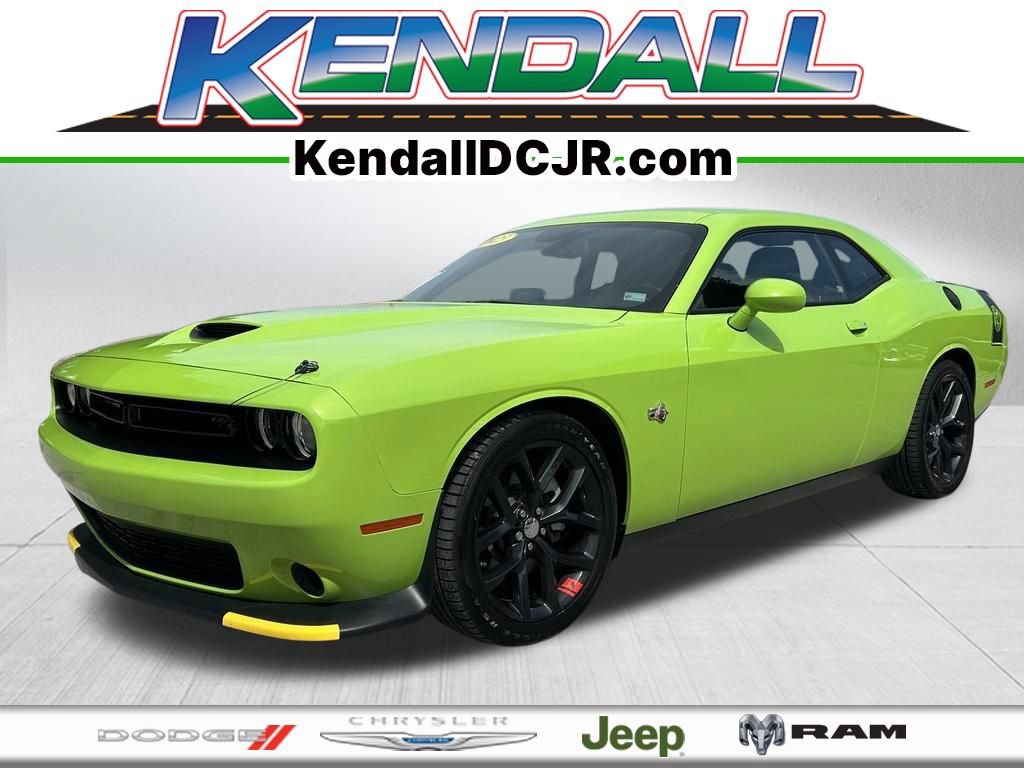 Used 2023 Dodge Challenger R/T RWD image 1