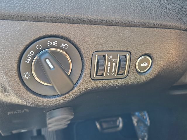 Used 2022 Chrysler 300 Touring w/ Sport Appearance Package RWD image 26