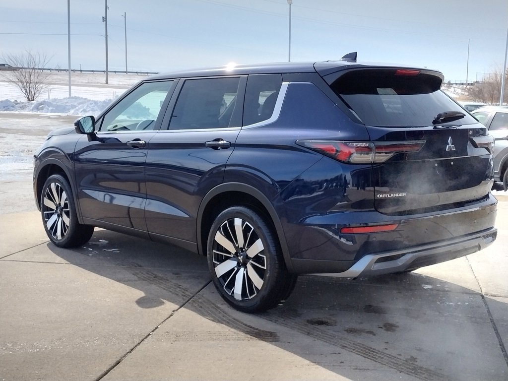 New 2026 Mitsubishi Outlander SE image 18