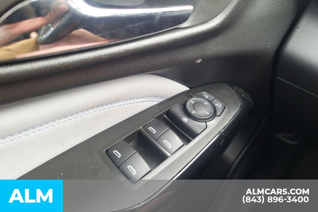 Used 2025 Chevrolet Trax LT w/ LT Convenience Package FWD image 34