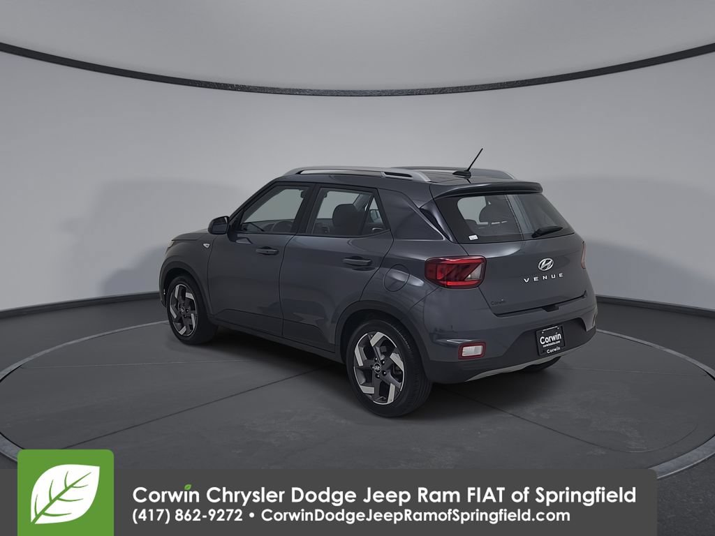 Used 2025 Hyundai Venue SEL FWD image 11