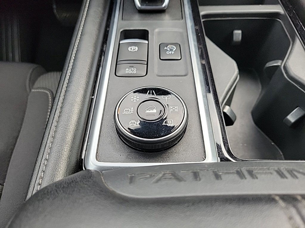 Used 2022 Nissan Pathfinder SV AWD/4WD image 32