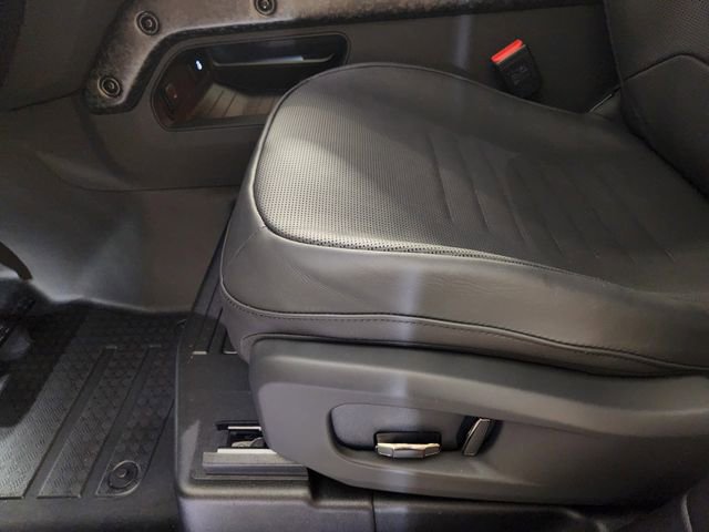 New 2026 Land Rover Defender 110 OCTA image 24