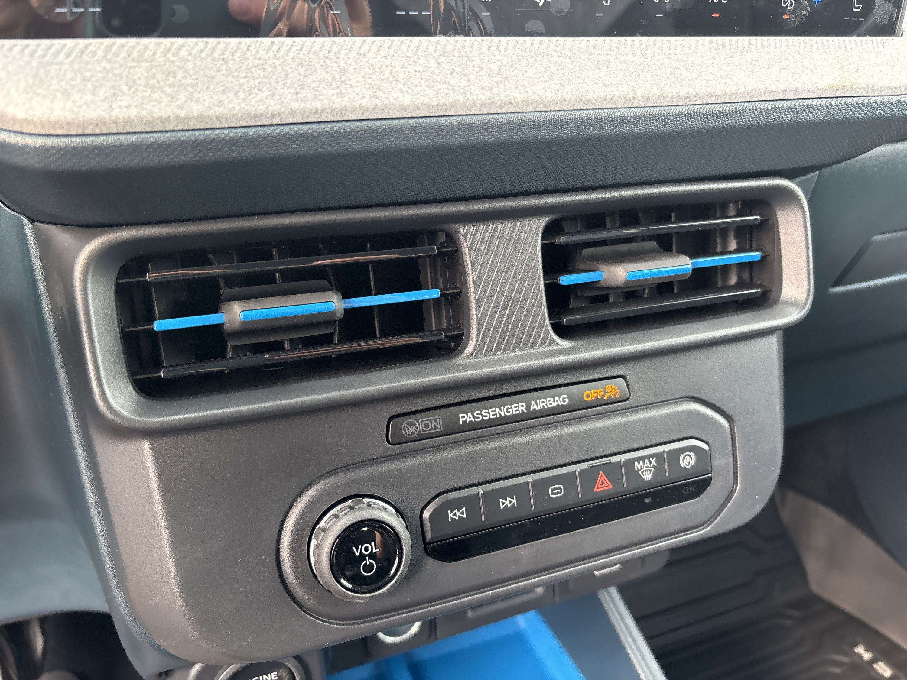 New 2026 Ford Maverick XLT w/ XLT Luxury Package FWD image 16