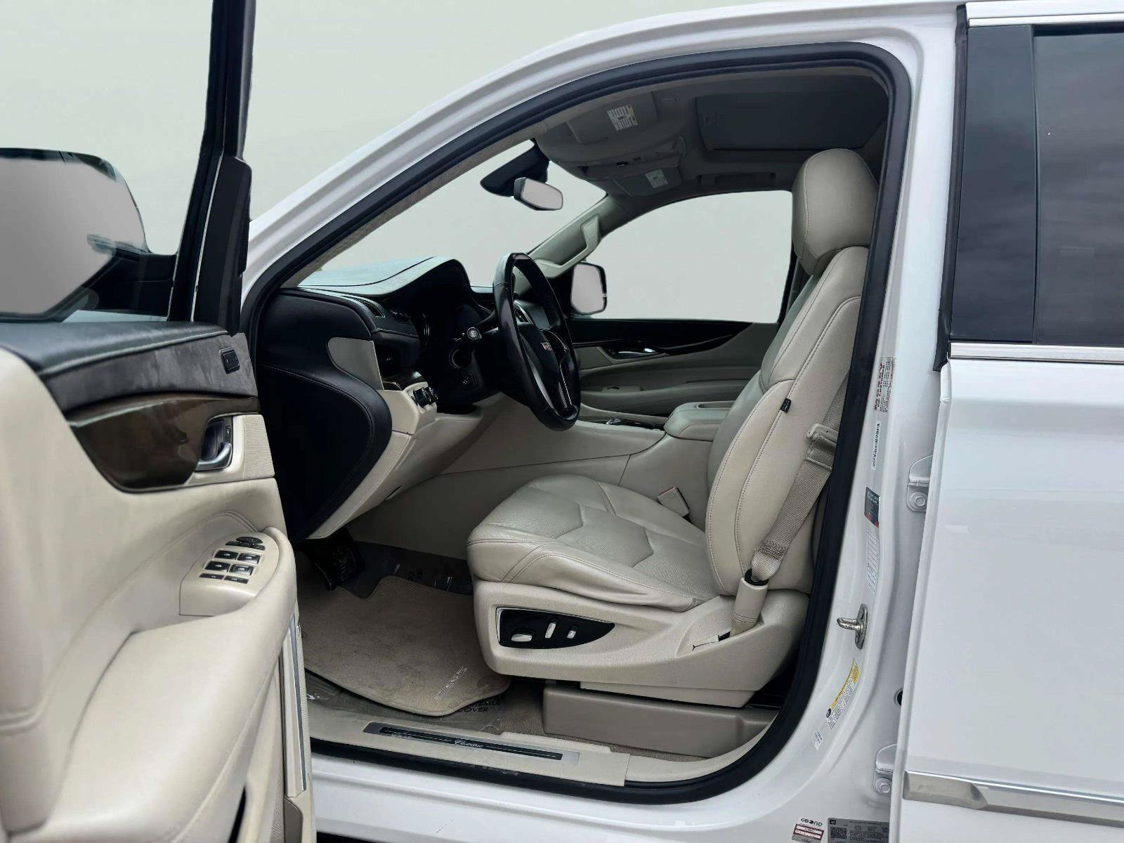 Used 2020 Cadillac Escalade Premium Luxury AWD/4WD image 17